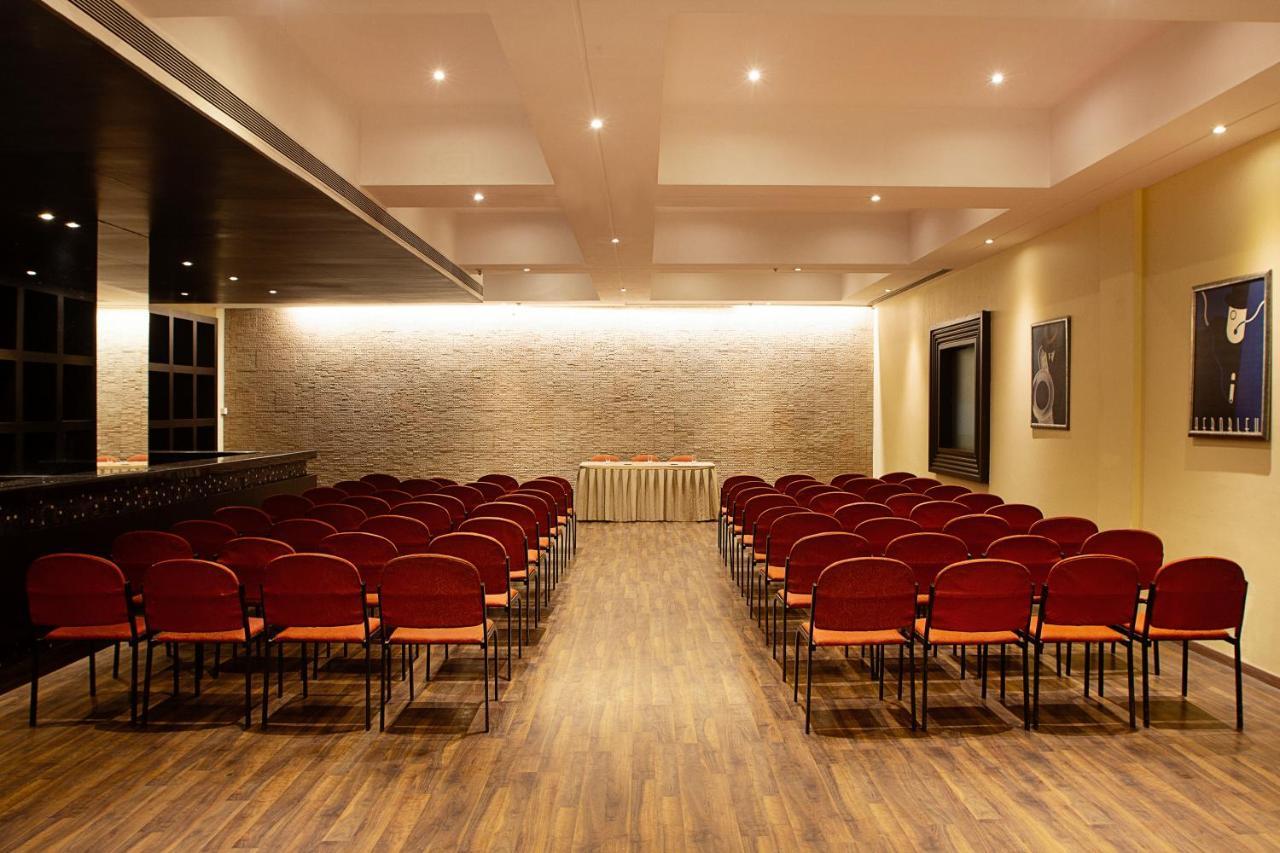 The Classique Club Mumbai Exterior photo